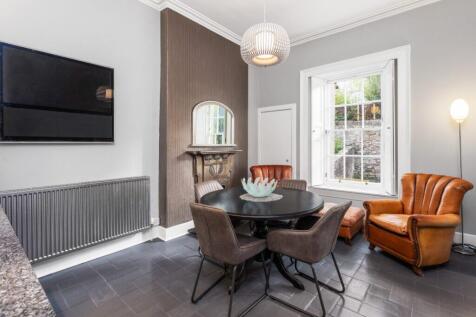 4 bed, 2 bath Town House in Edinburgh - Photo 10
