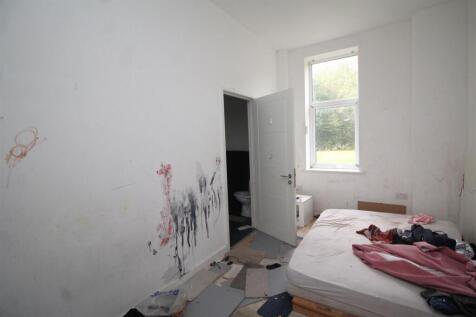 bedroom 1 .jpg