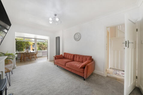 301TorbayRdRec2