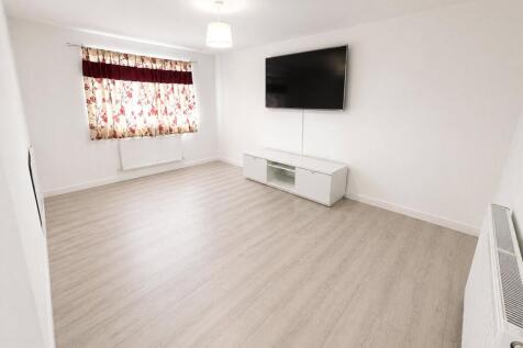Burket Close, Southall, Greater London, UB2 photo 3