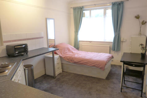 Bedsit to rent Finchley Road, London NW11 7RX