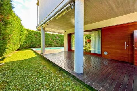 House with pool in Figueres