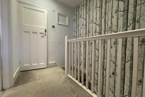 Buckhurst Way, Buckhurst Hill, Redbridge photo 5