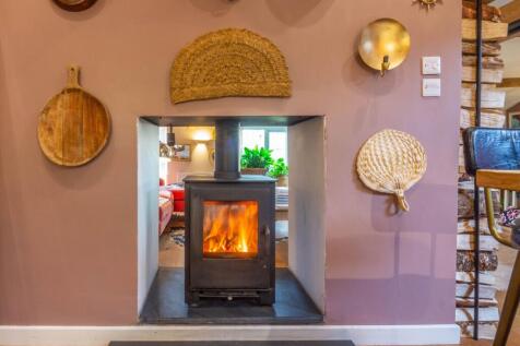 KITCHEN / LIVING AREA