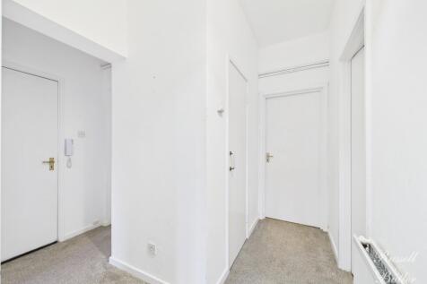 CAM01995G0-PR0396-STILL007