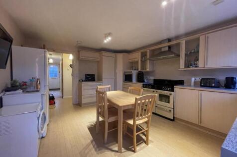 4-bed house on Kingfisher Way, Loughborough, £2,340/mo