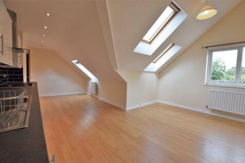 OPEN PLAN LIVING ROOM / KITCHEN