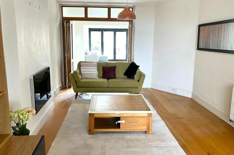 Holyhead Road, Coundon - Lounge