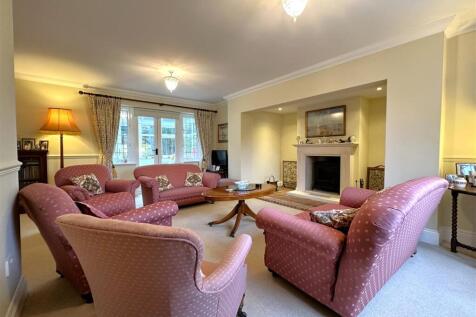 Generous Lounge 806