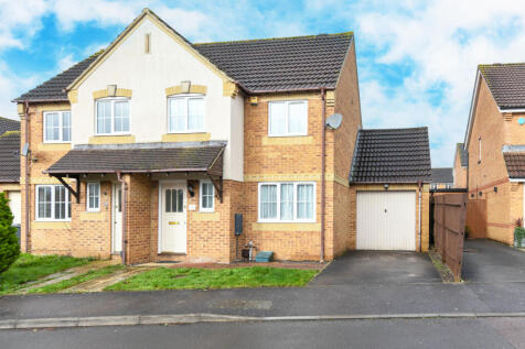 Trowbridge, BA14 - property photo