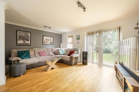 Avon Way, E18