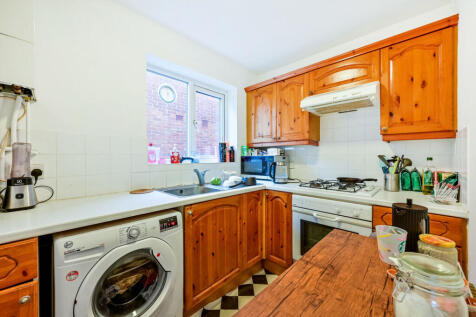 1-bed flat on Upper Richmond Road, Putney, London, SW15, £1,700/mo