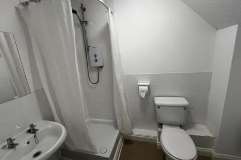 3 Wood Court Ensuite.jpeg