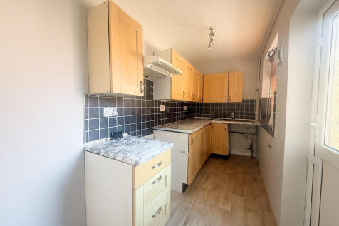 10 Crosfield Road, Wirral photo 5