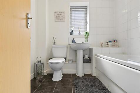 Bathroom 1_2.jpeg