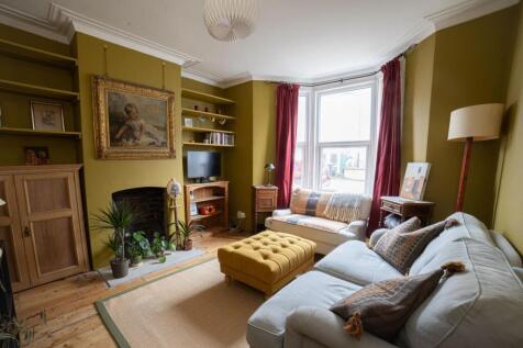 Living_Room (3).jpg