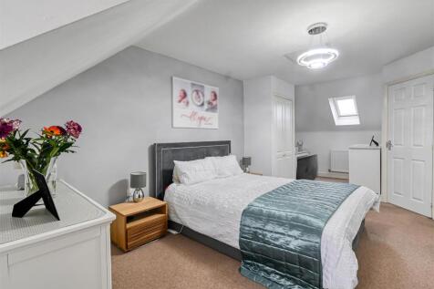 13 Hazledine Way-01.jpg