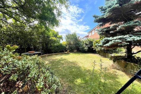 31 Dane Park Rear Garden 2.jpg