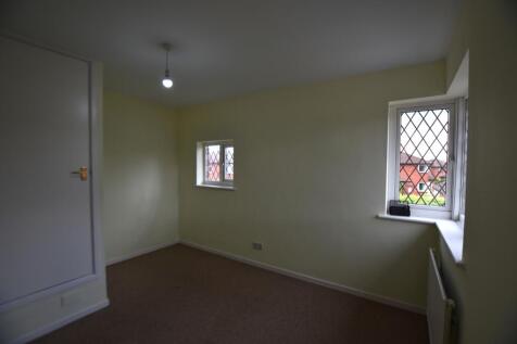 1 Lascelles Double bedroom 2.5