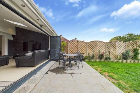 Presented by Clinton at EweMove Bexleyheath and Da