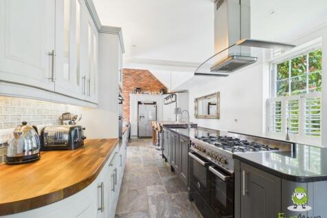 CAM03778G0-PR0241-STILL019