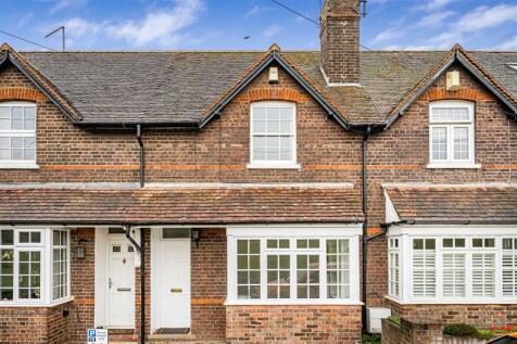 2-bed terraced on Queens Road, Harpenden, AL5, £2,300/mo