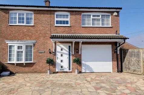 10 Moorfield Front Pic.jpg