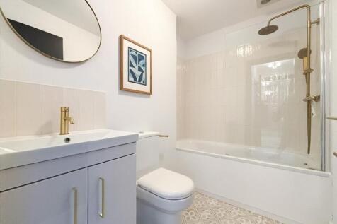 en-suite (1 of 1).jpg
