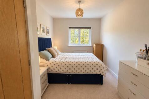 Loyd-Lindsay Square ,Winchester, Unfurnished photo 5
