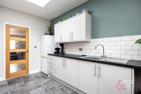 Tredcroft Road, 4-011.jpg