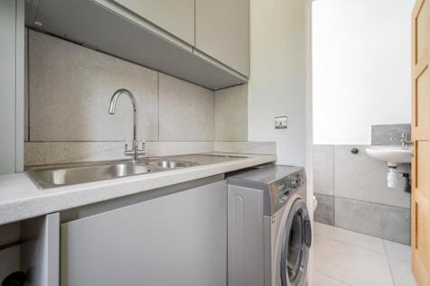 Utility room with guest WC