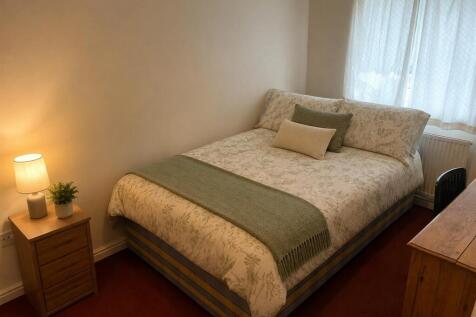 bedroom 6.jpg
