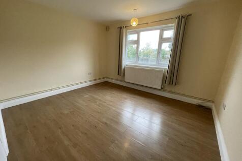 Shakespeare Square, Hainault, Ilford, Redbridge photo 4