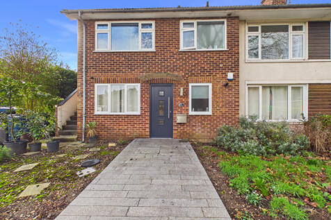 CAM01984G0-PR0556-STILL001