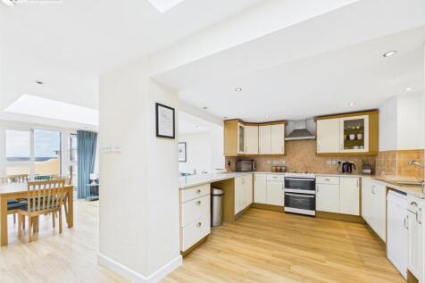 KitchenLounge (2).jpg