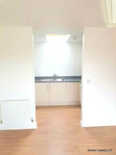 Spire Way, Wainscott, Rochester photo 3