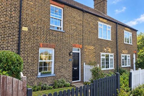 3 bed terraced house to rent Moat Lane, Erith DA8