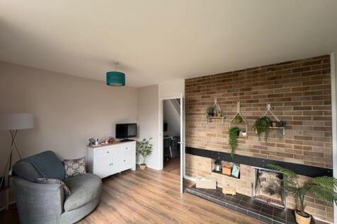 Oak Drive, Henlow, SG16 photo 3