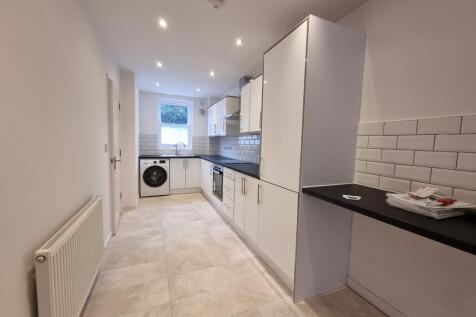 6 Rai Court, Leamington Spa photo 3