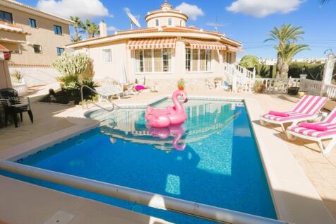 Quesada 5 bed villa with pool