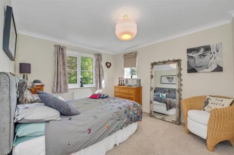 Nightingale Close, Bury St. Edmunds photo 5