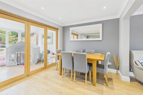 CAM04968G0-PR0044-STILL009