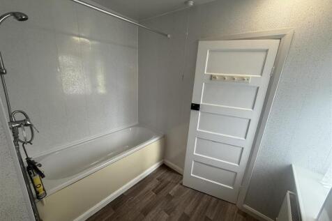 2-bed terraced on St Pauls Road, Nuneaton, £780/mo