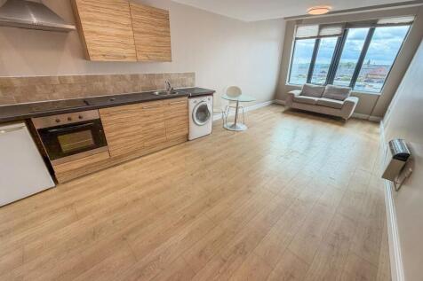 ONE BEDROOM FLAT – BEAUTIFUL PERIOD CONVERSION – THIRD FLOOR – MORLEY TOWN CENTRE – RECENTLY REFURBISHED – FURNISHED – AVAILABLE NOW – HOLDING DEPOSIT REQUIRED Available now is this one bedroom third 