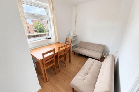 3 Bedroom Flat in SE17 1SZ