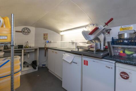 12 - 64 Huddersfield Road HX5 9AA.jpg