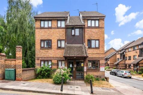Daniels_Harp Island Close Neasden NW10_011.jpg