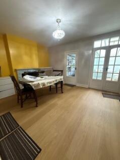 Familyroom_cleanup