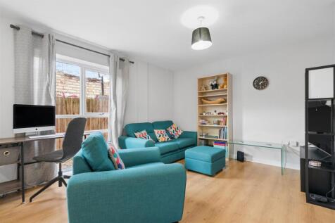 Flat 1 5 Recovery Street, London, SW17 reception 1