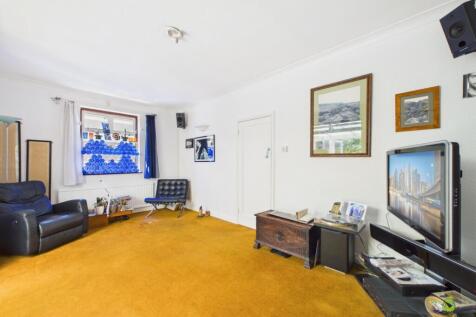  Presented by Nicoleta at EweMove Bexleyheath and 
